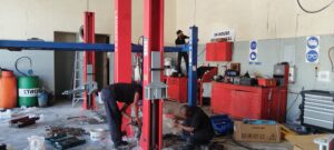 Installation of 2 post lifts at the Graafreinet saps garage.